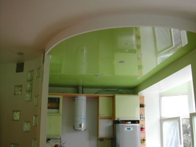 Натяжные потолки в кухне